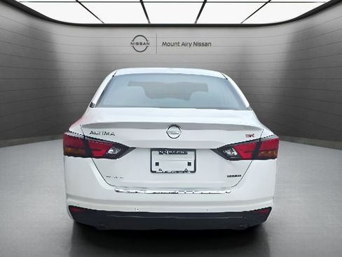 Certified 2023 Nissan Altima 2.0 SR FWD image 5