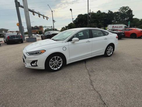 Used 2019 Ford Fusion Energi Titanium FWD image 4