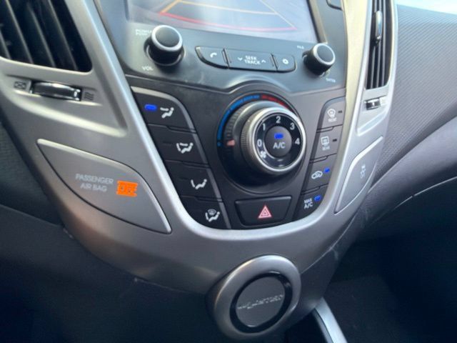 Used 2017 Hyundai Veloster FWD image 26