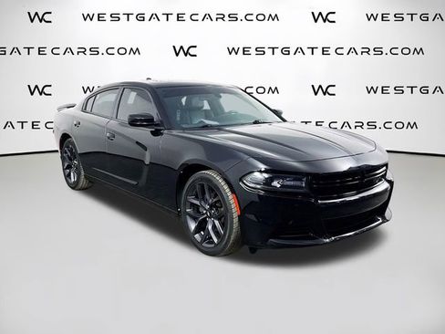 Used 2019 Dodge Charger SXT image 2
