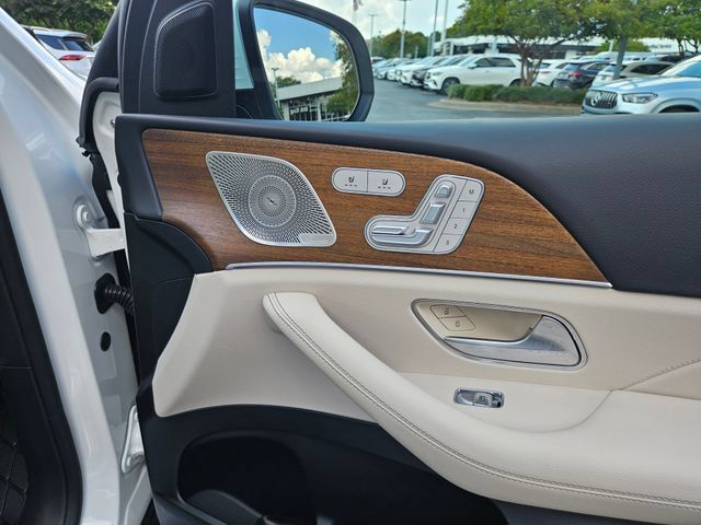 Used 2026 Mercedes-Benz GLS 450 4MATIC image 49