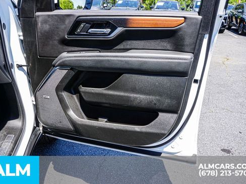 Used 2025 GMC Yukon XL Denali RWD image 57