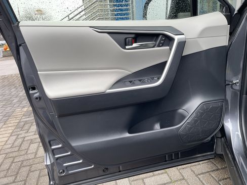 Used 2024 Toyota RAV4 XLE Premium image 15