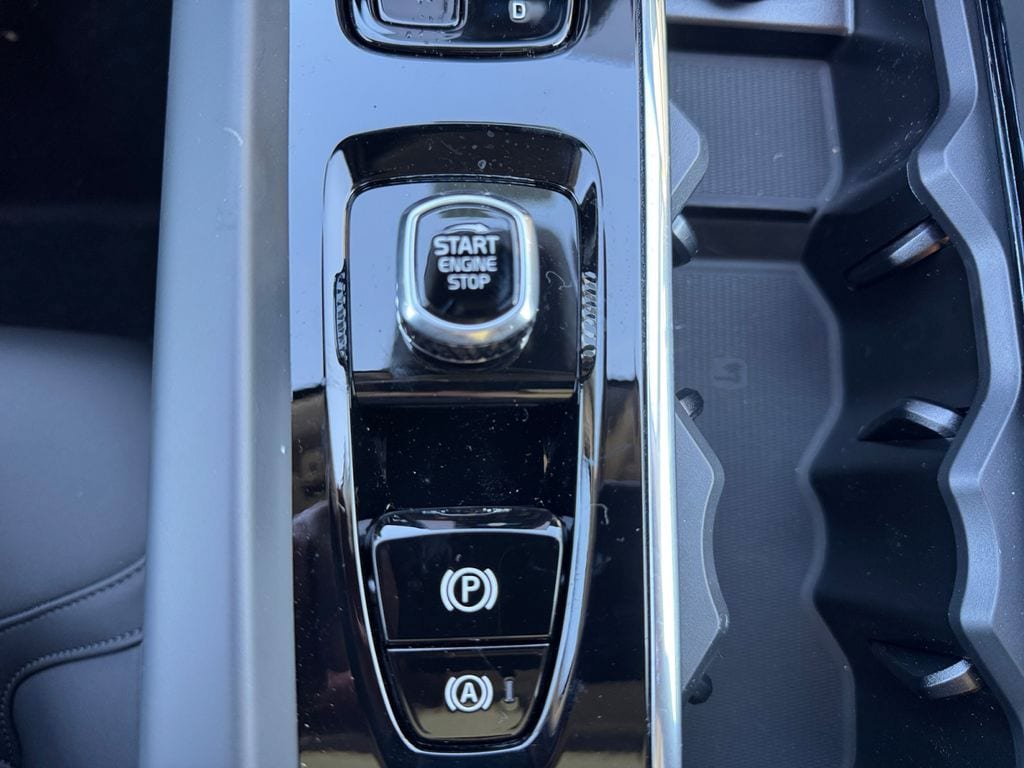 New 2026 Volvo XC60 B5 Plus w/ Protection Package Premier AWD/4WD image 17