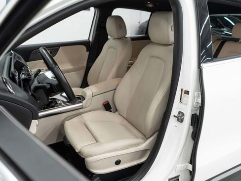 Used 2025 Mercedes-Benz GLA 250 4MATIC w/ Winter Package image 8
