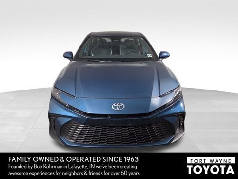 Used 2025 Toyota Camry SE FWD image 3
