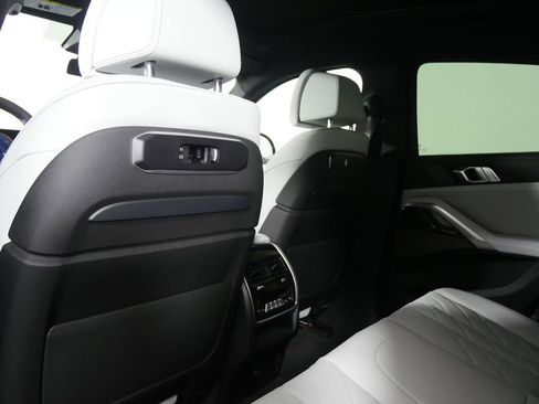 New 2026 BMW X6 xDrive40i image 17