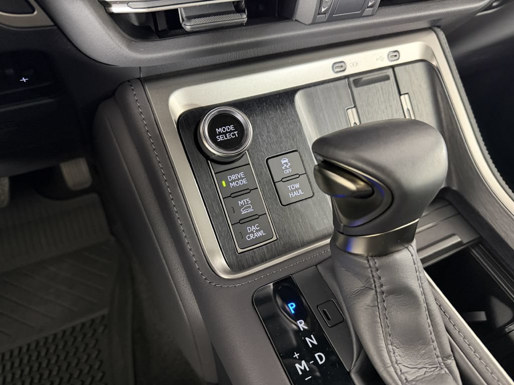 Used 2025 Lexus GX 550 AWD/4WD image 34