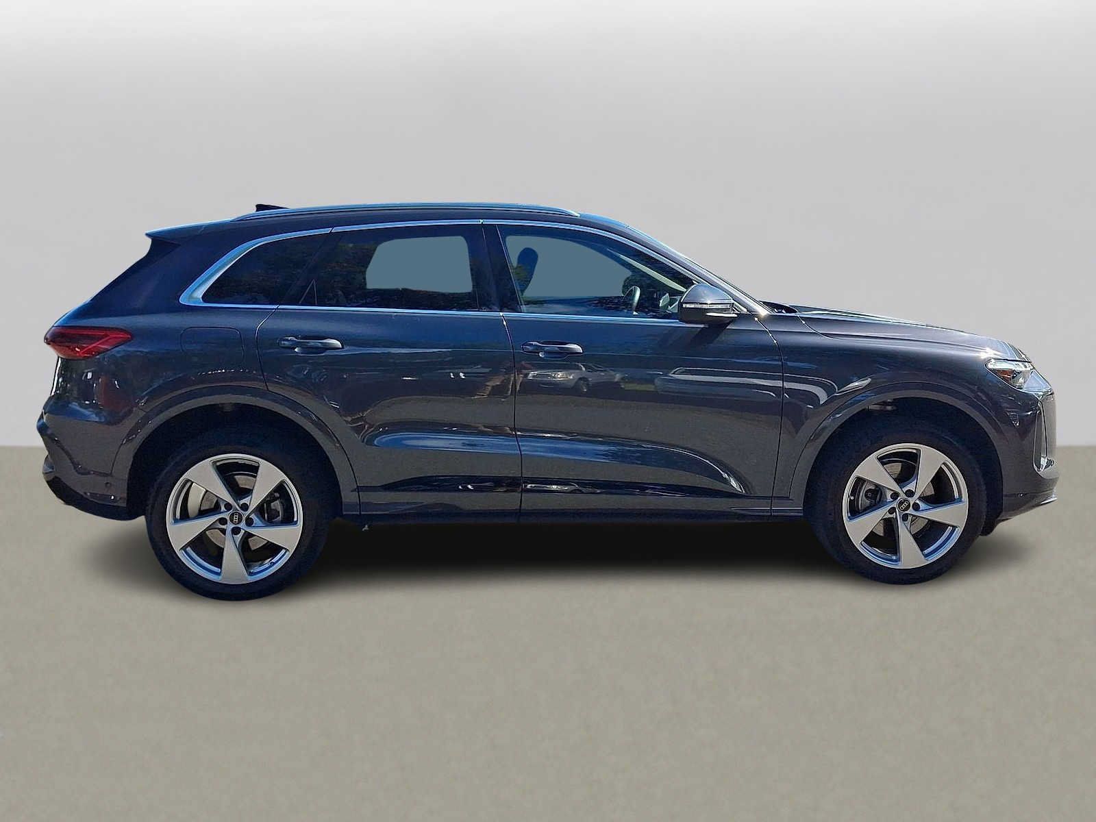 Certified 2025 Audi Q5 Premium w/ Premium Plus AWD/4WD image 32