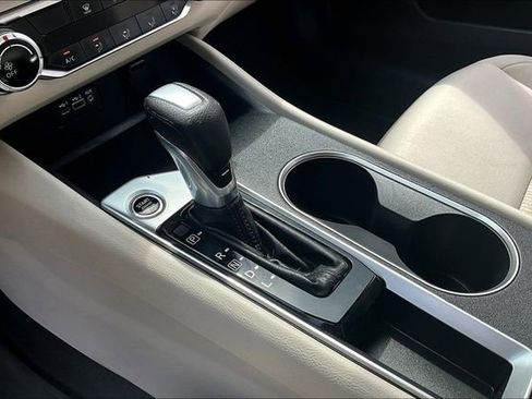 Used 2022 Nissan Altima 2.5 SV FWD image 17