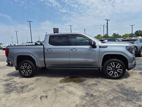 Used 2024 GMC Sierra 1500 AT4 w/ Technology Package AWD/4WD image 4