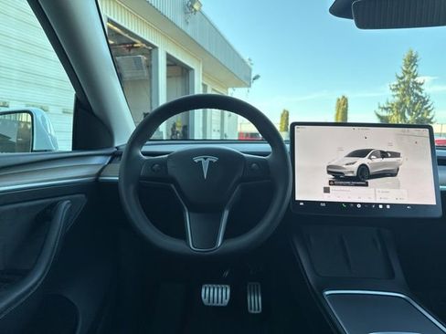 Used 2024 Tesla Model Y Performance image 20