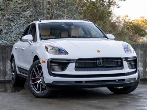 Certified 2023 Porsche Macan S image 6