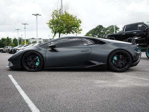 Used 2018 Lamborghini Huracan Performante AWD/4WD image 7