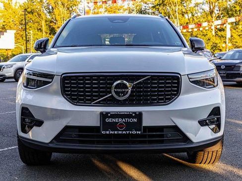 Used 2024 Volvo XC40 B5 Plus w/ Climate Package image 2