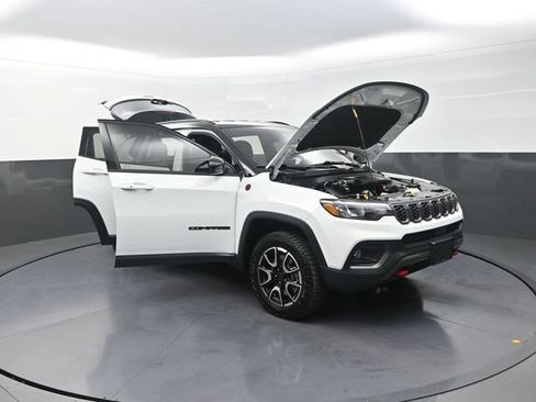 Used 2026 Jeep Compass Trailhawk AWD/4WD image 29