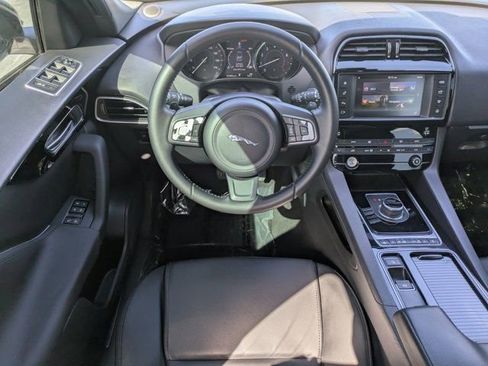 Used 2018 Jaguar F-PACE Premium image 14