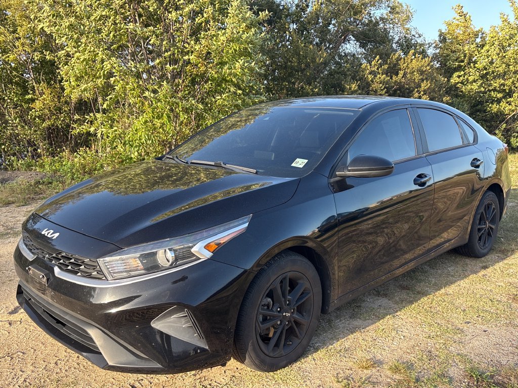 Used 2022 Kia Forte LXS FWD image 4