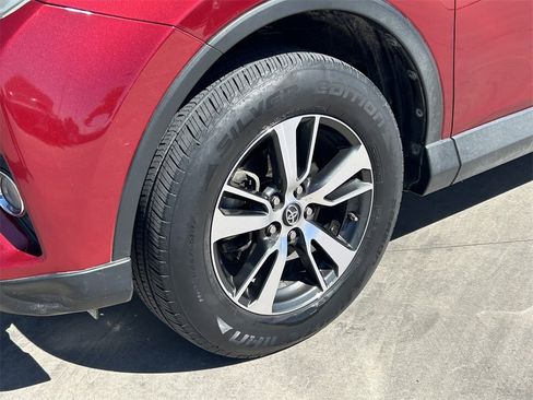 Used 2018 Toyota RAV4 XLE image 9