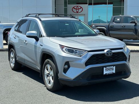 Used 2021 Toyota RAV4 XLE w/ Convenience Package AWD/4WD image 1
