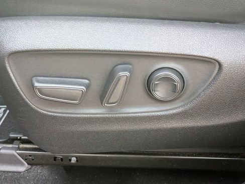 Used 2022 Toyota Highlander XLE image 17