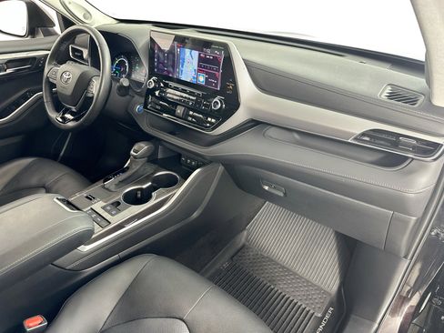 Used 2020 Toyota Highlander Platinum image 32