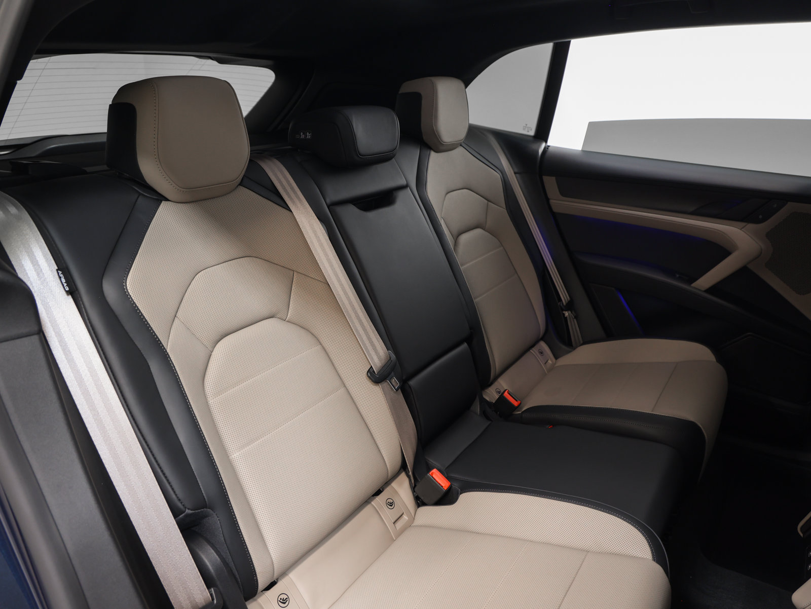 Certified 2026 Porsche Cayenne Turbo AWD/4WD image 30