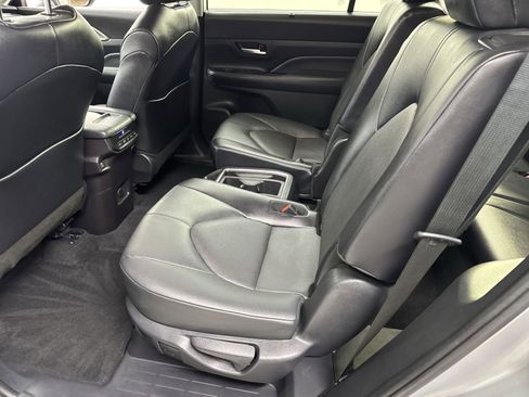 Used 2025 Toyota Grand Highlander AWD image 28