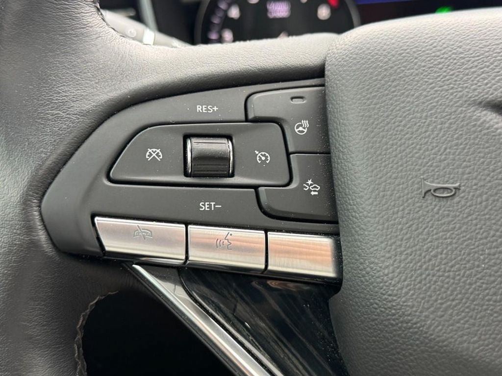 Used 2024 Cadillac XT6 Premium Luxury w/ Technology Package AWD/4WD image 17