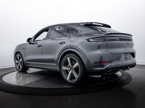 New 2026 Porsche Cayenne Turbo image 3
