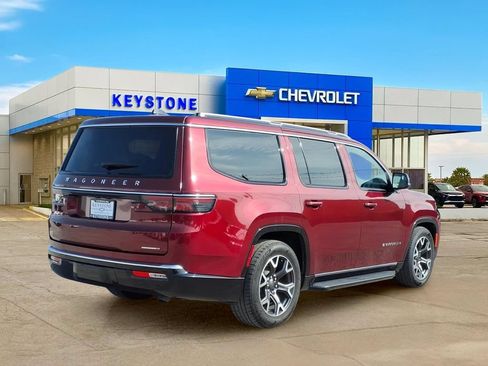 Used 2024 Jeep Wagoneer Series III AWD/4WD image 7