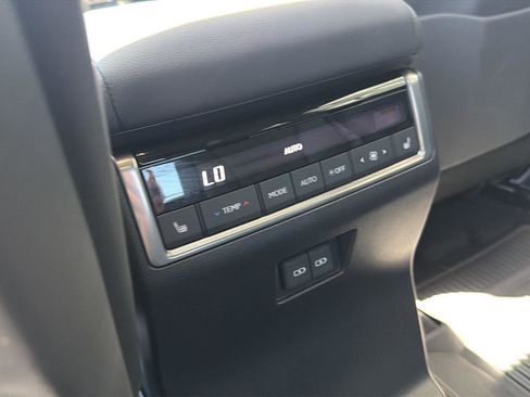 Used 2025 Lexus GX 550 w/ Cold Area Package AWD/4WD image 12