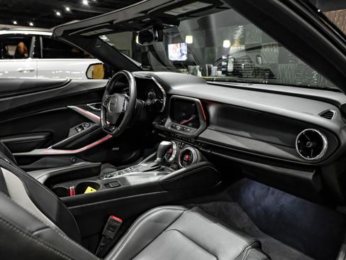Used 2018 Chevrolet Camaro LT RWD image 14