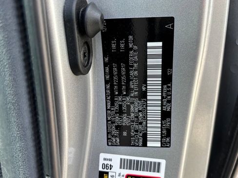 Used 2025 Toyota Sienna XLE FWD image 16