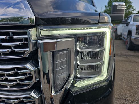 Used 2022 GMC Sierra 3500 Denali AWD/4WD image 9