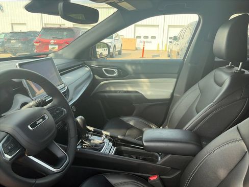 Used 2025 Jeep Compass Limited AWD/4WD image 16