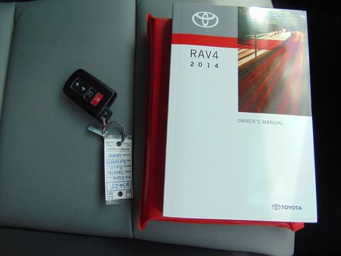 Used 2014 Toyota RAV4 Limited AWD/4WD image 10