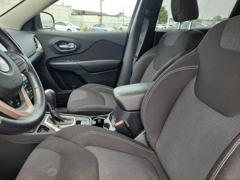 Used 2015 Jeep Cherokee Latitude FWD image 18