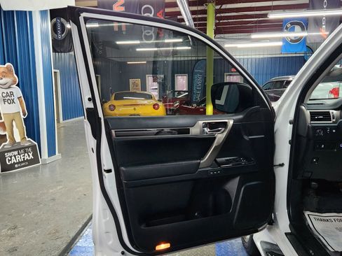 Used 2015 Lexus GX 460 image 8