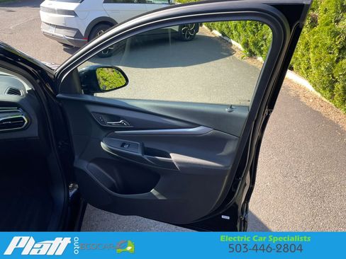 Used 2023 Chevrolet Bolt EUV LT image 46