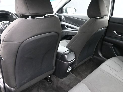 Certified 2024 Hyundai Elantra SE image 23