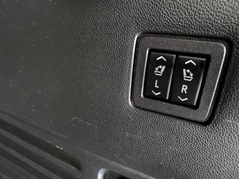 Used 2023 Chevrolet Traverse High Country AWD/4WD image 13