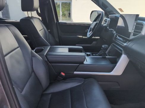 Used 2025 Toyota Tundra Platinum w/ TRD Off-Road Package AWD/4WD image 27