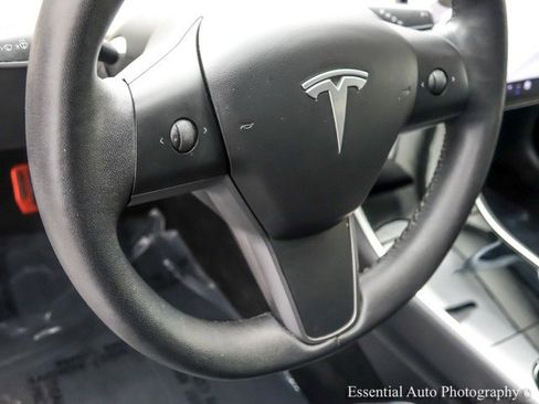 Used 2019 Tesla Model 3 Standard Range image 16