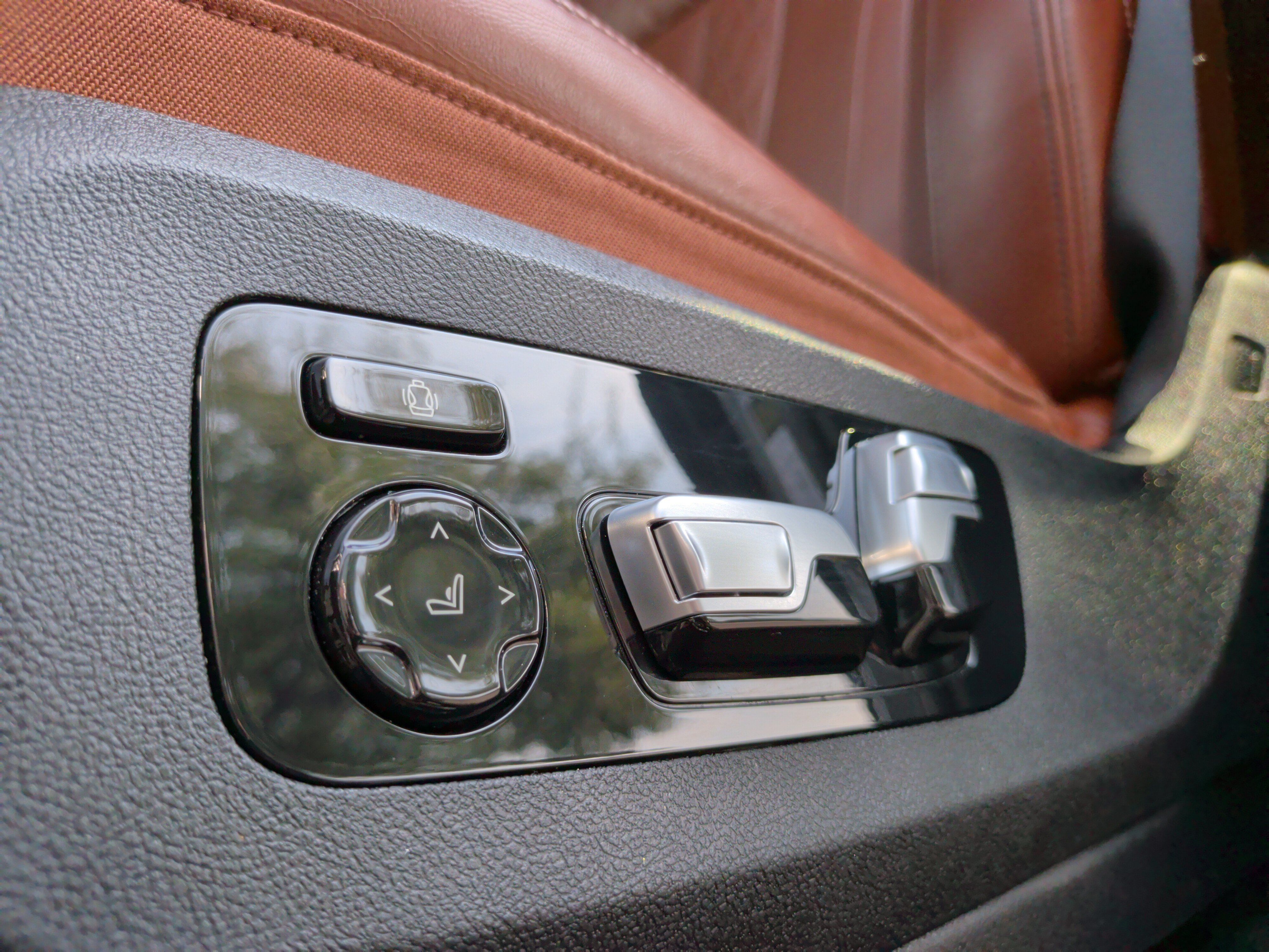 Certified 2024 BMW X7 M60i AWD/4WD image 29