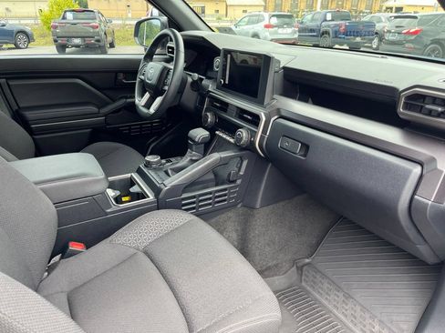 Used 2025 Toyota 4Runner SR5 AWD/4WD image 21