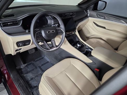 Certified 2025 Jeep Grand Cherokee L Limited w/ Trailer Tow Package image 12