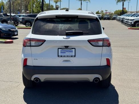 Used 2022 Ford Escape SE FWD image 4