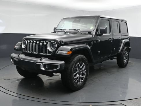 Used 2025 Jeep Wrangler Unlimited Sahara AWD/4WD image 20
