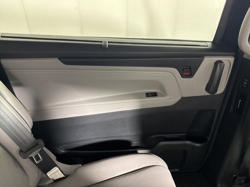 Used 2024 Honda Odyssey Elite image 24